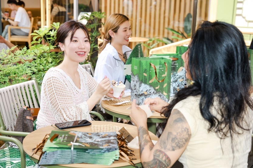 东方墨兰深圳首店落户领展中心，新中式茶饮掀起“东方美学”风潮