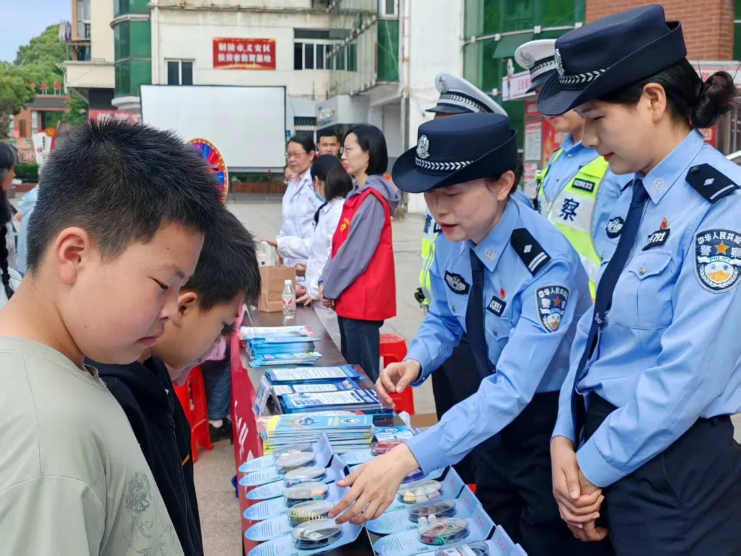 铜陵市义安区直机关工委：组织下沉社区党员开展“铜心解纷进万家”平安志愿服务主题党日活动