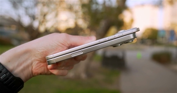 苹果iPhone 17全系机模上手:Air新机薄到极致