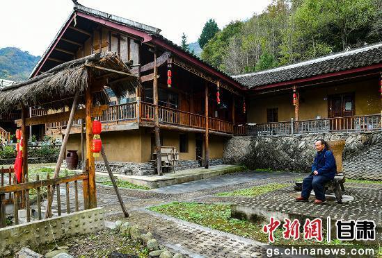 图为武都区裕河镇余家河村
