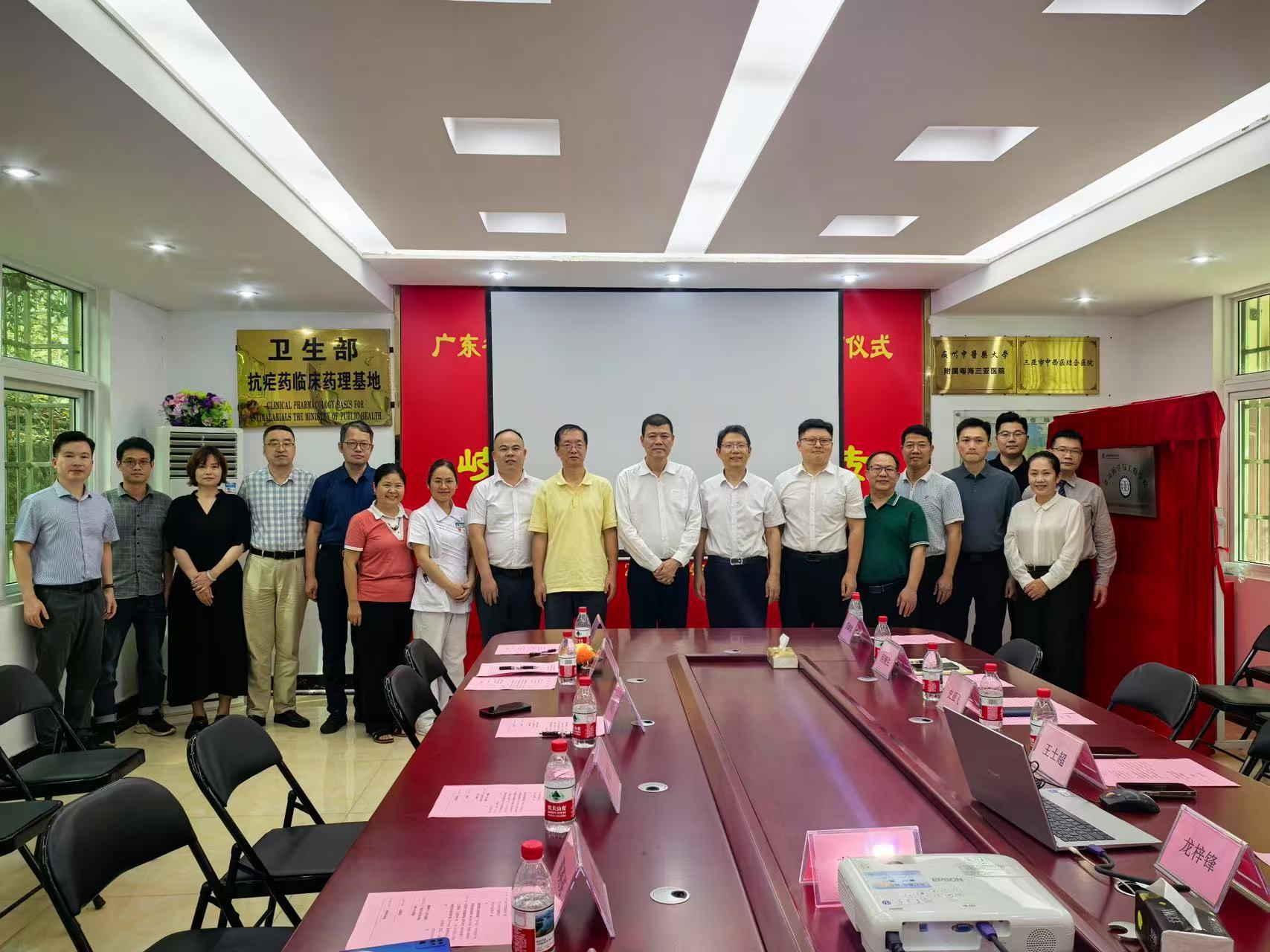 深化医教协同！海南热带海洋学院与广州中医药大学附属粤海三亚医院（三亚市中西医结合医院）共建生物与医药专业硕士学位点实习实践基地