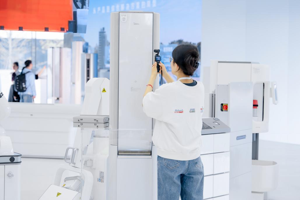 图：美的鲜净感空气机T6