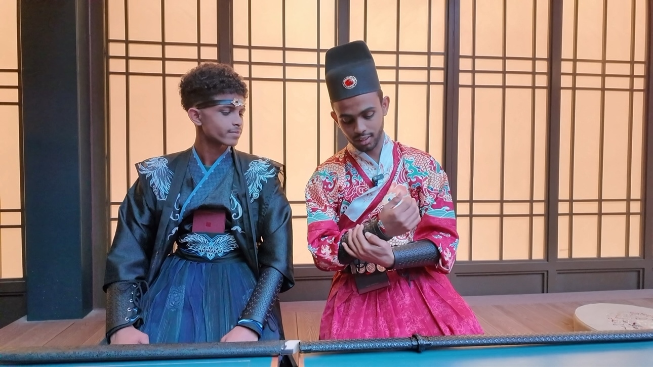 来自苏丹的尹皓、尹明兄弟俩一起在兰留学