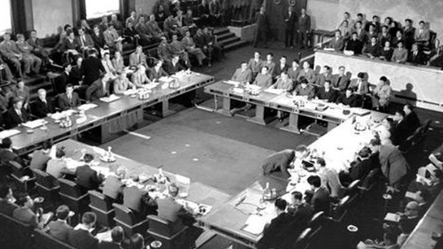 《日内瓦协定》将越南分为南北两部分，北越获得中苏支持，南越则依靠美国