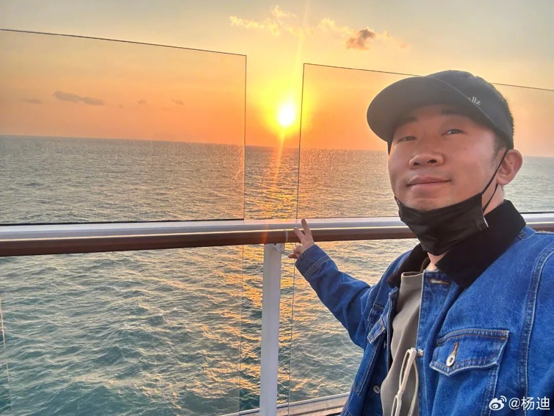 知名主持人、演员杨迪现身庐山（图）