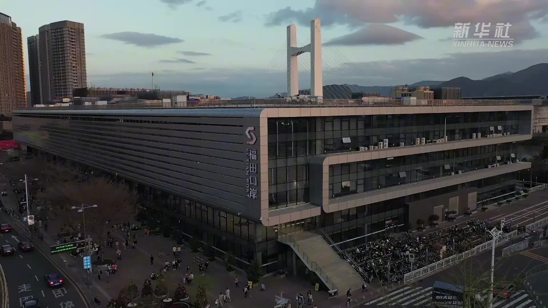 跨境消费热度攀升 深港口岸假期迎客流高峰