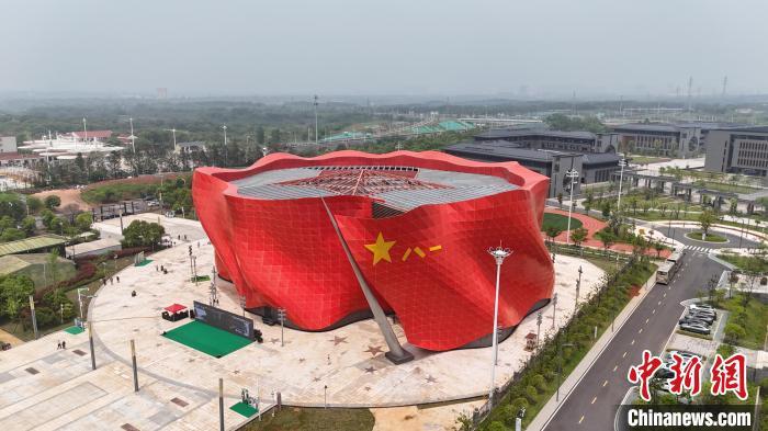 图为南昌军事主题公园轻武器馆。　熊锦阳 摄