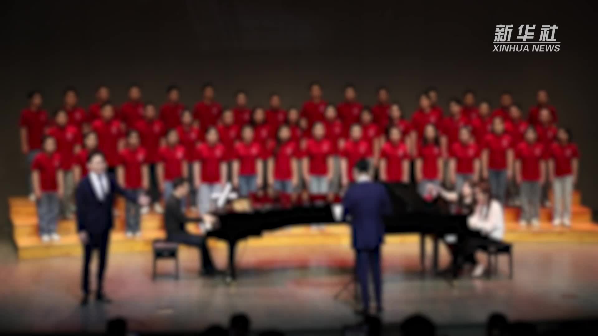 歌声迎接五四青年节 北大学子唱响《黄河大合唱》