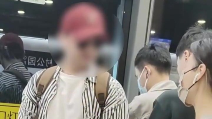 “不会说中文，也应该排队！”上海地铁外籍乘客插队遭劝阻，网友：遵守规则不分肤色