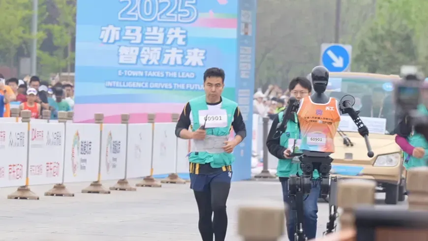 全球首次！机器人与人类选手一同挑战马拉松，机器人靠排位赛决定出场顺序