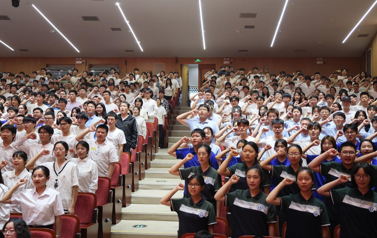 中国矿业大学举行“传承五四薪火 锻造强国先锋” 信仰公开课