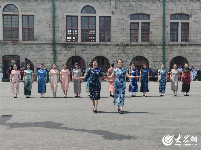 “芳华流韵1909”的沉浸式演出现场。（记者 李龙炎 摄）