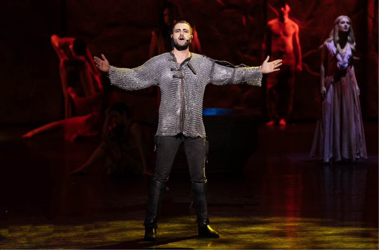 法国原版音乐剧《巴黎圣母院》南昌首演 点燃五一文旅热潮