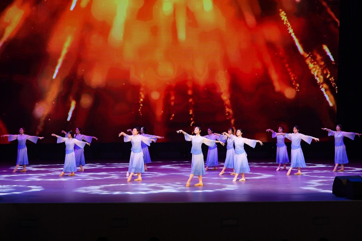 中国矿业大学举行“传承五四薪火 锻造强国先锋” 信仰公开课