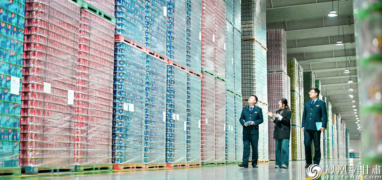 税务部门工作人员上门倾听兰州宝钢制罐有限公司诉求