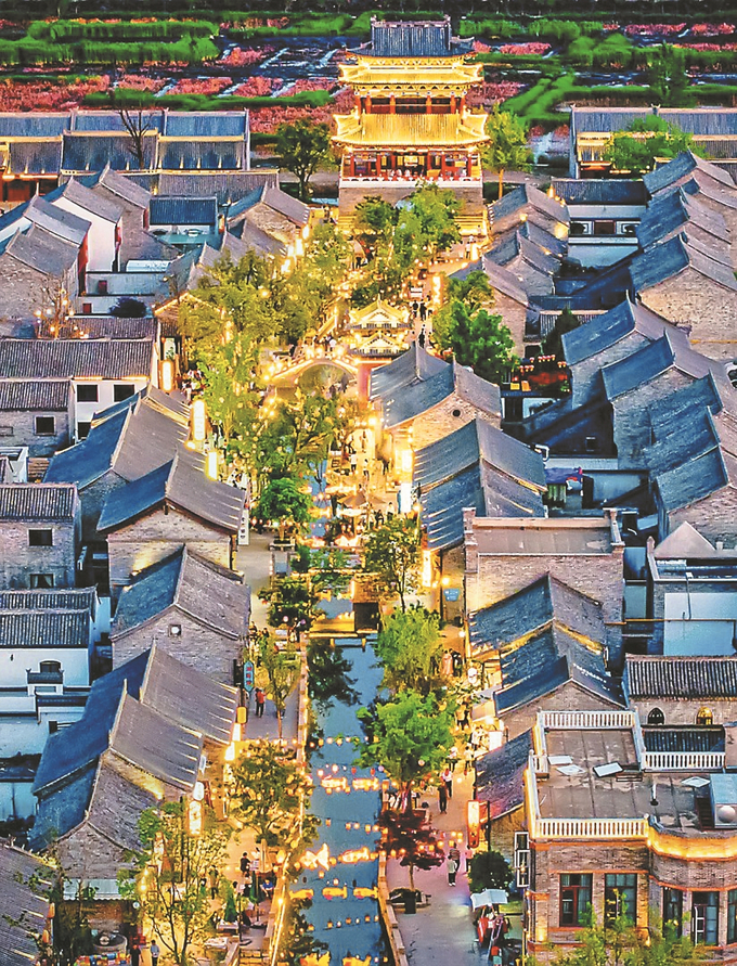 5月1日夜,宿迁市宿豫区新庄镇袁家村华灯璀璨,吸引不少市民前来游玩,乐享“五一”假期。 陈红 摄 (视觉江苏网供图)