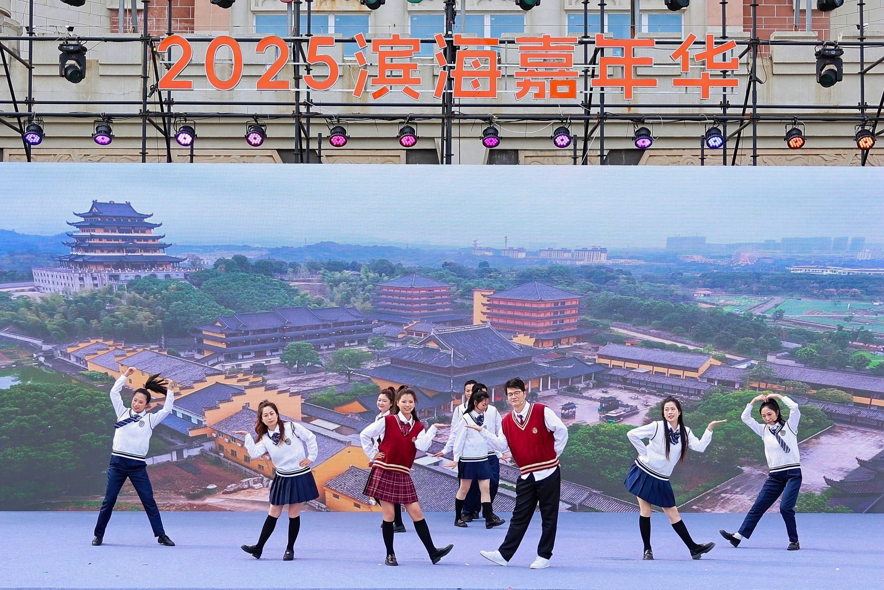 点亮文化新图景！“星耀四明之掌声响起”文艺公益巡演在宁波奉化启动