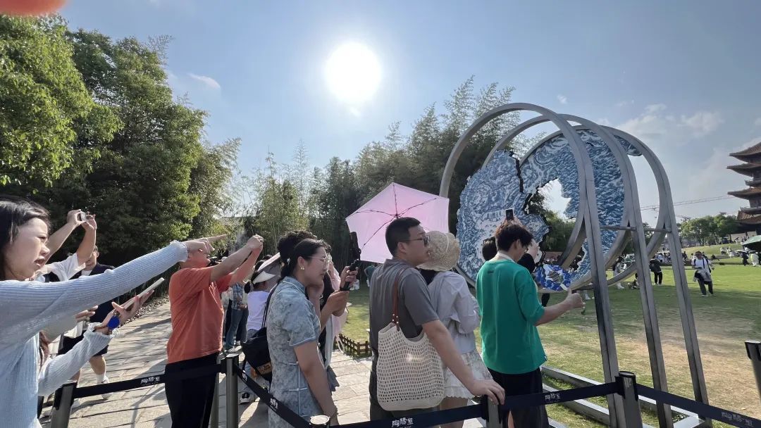 热门景点受游客追捧(邵文艳 摄)