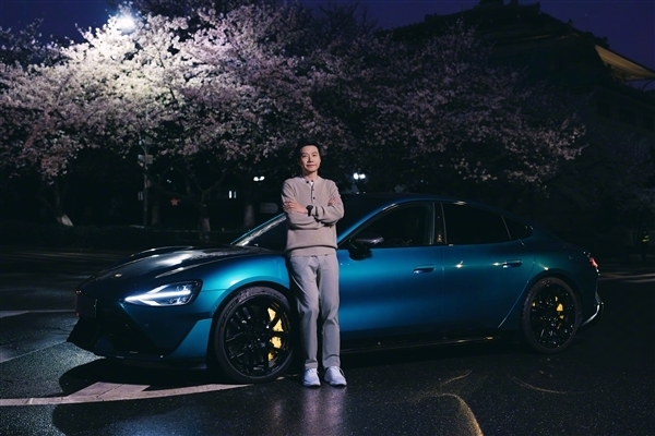 小米YU7迄今最清晰内饰谍照曝光:PHUD环绕屏醒目异常