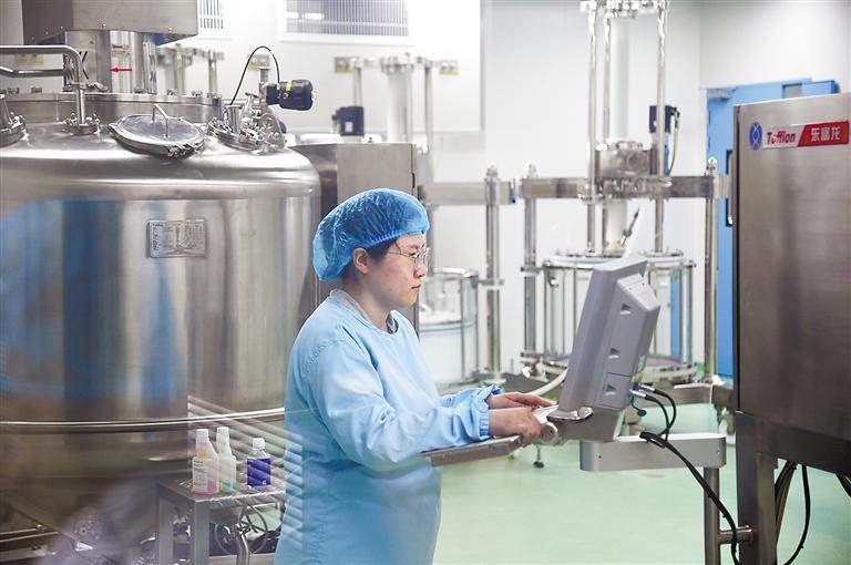 图为吉诺卫创新疫苗研发与生产基地车间。 记者 李泳辰 摄