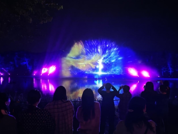 凤凰沟景区打造“夜盛宴”。