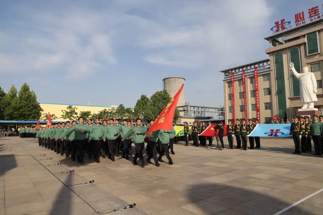 图为黑色生态队、瑞诚科技队、合成氨事业部运维精兵队、合成氨事业部巾帼女兵队及合成氨事业部新材料项目尖兵队