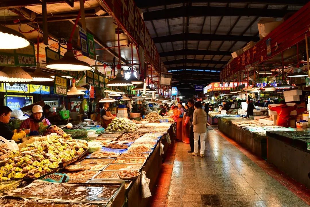 电影《送你一朵小红花》在埠西市场取景。崔冬妮/摄