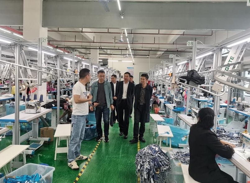 吉安中行在江西拓晨制衣有限公司走訪了解企業融資情況。