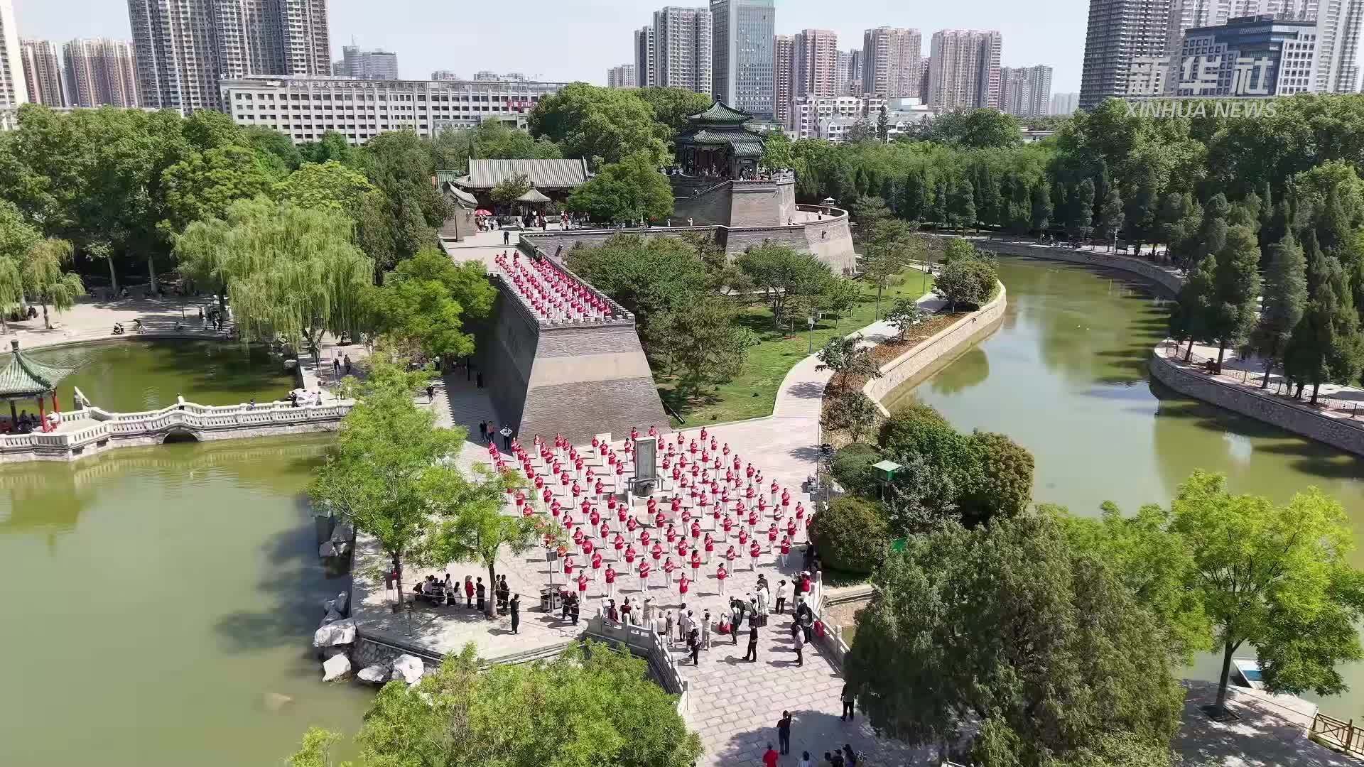 河北邯郸：千人共跳成语舞