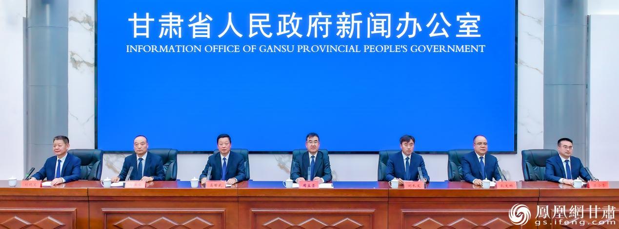 甘肃省委宣传部“发言人来了”庆阳专场新闻发布会举行　万及敏　摄