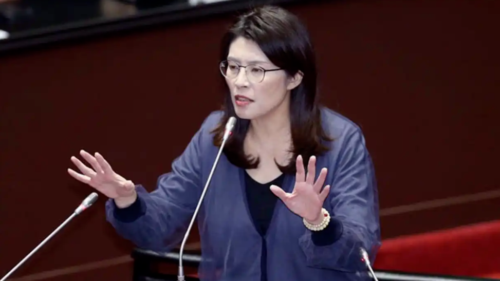 郑丽文：美国自己都疯了，民进党还当它是唯一靠山