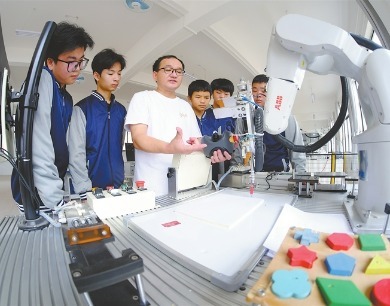 	
會(huì)昌縣推行“校企合作”等教育模式 為企業(yè)打造專業(yè)技能型人才  