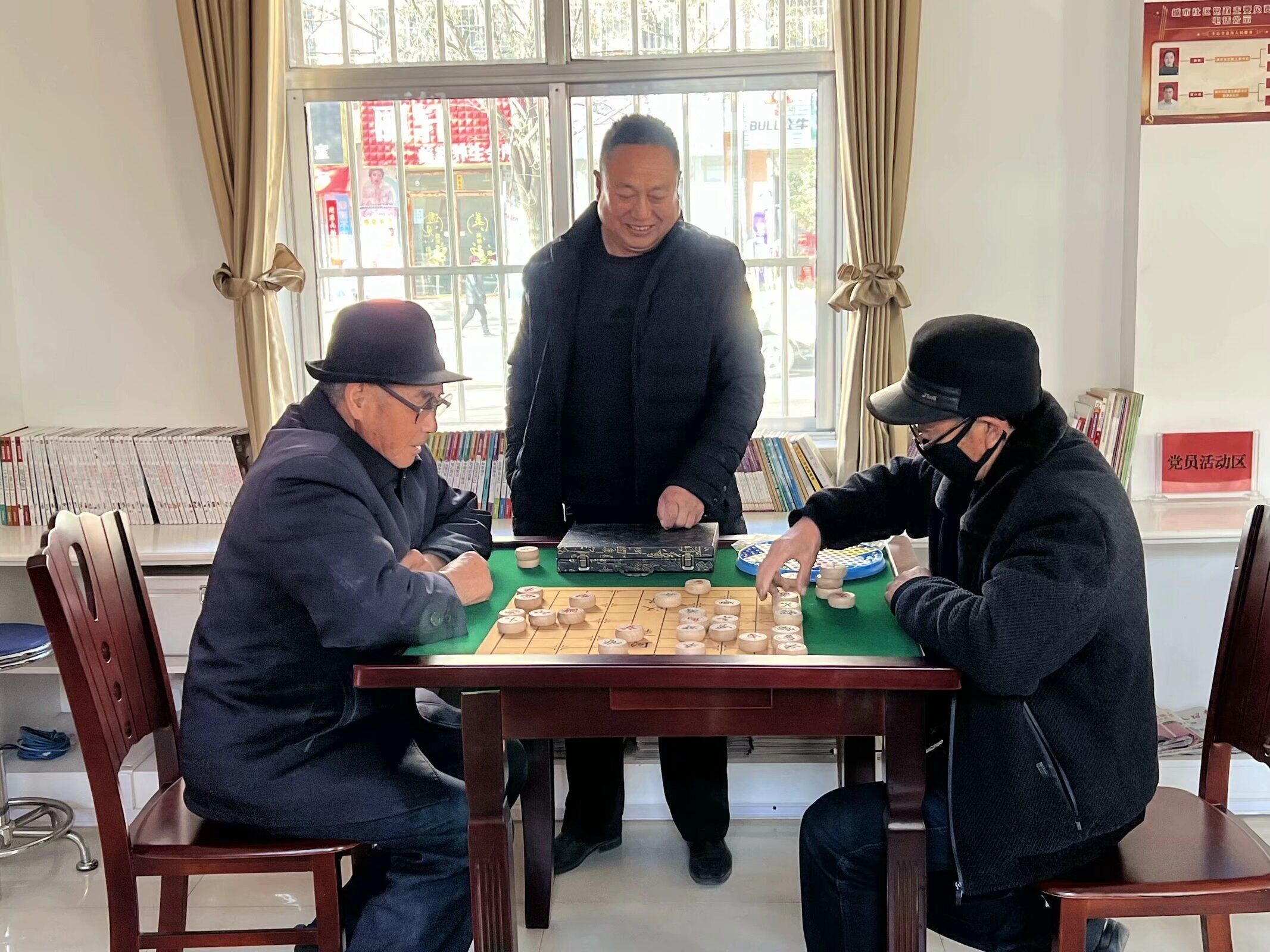 华亭构建多彩“心”家园　居民家门口乐享便民服务