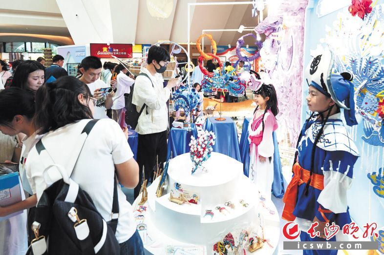 “八艺展”同步推出中小学美育改革创新优秀成果展示活动,用多种形式生动、立体展示美育改革创新成果。长沙晚报全媒体记者 邹麟 摄