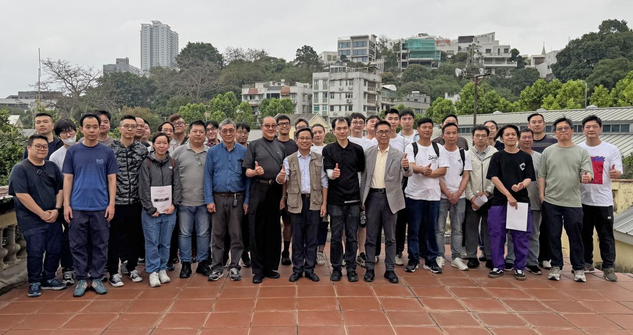 张万胜、麦瑞权等与澳门文化局及澳门30多名建造业领域学员合影