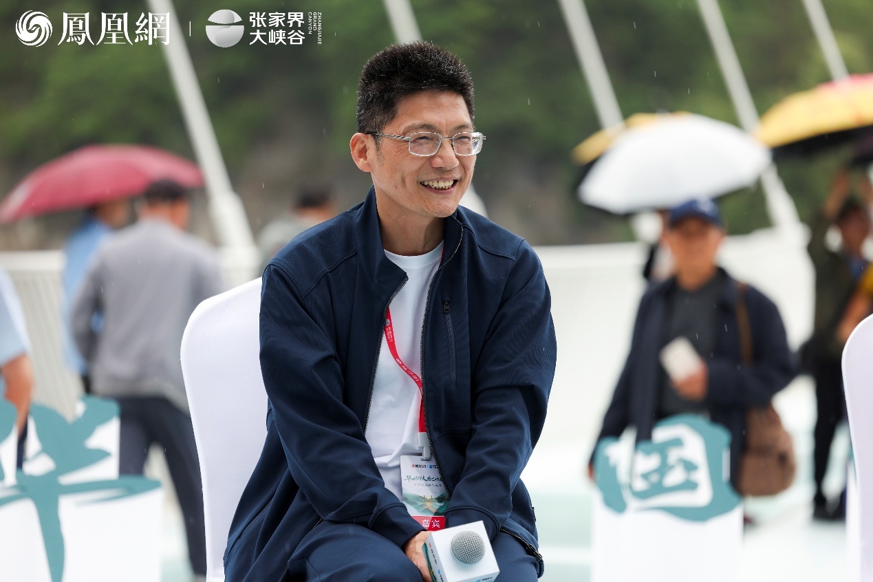 吴昕孺参加由凤凰网、张家界大峡谷联袂举办的“华人国学大典乙巳春集”。