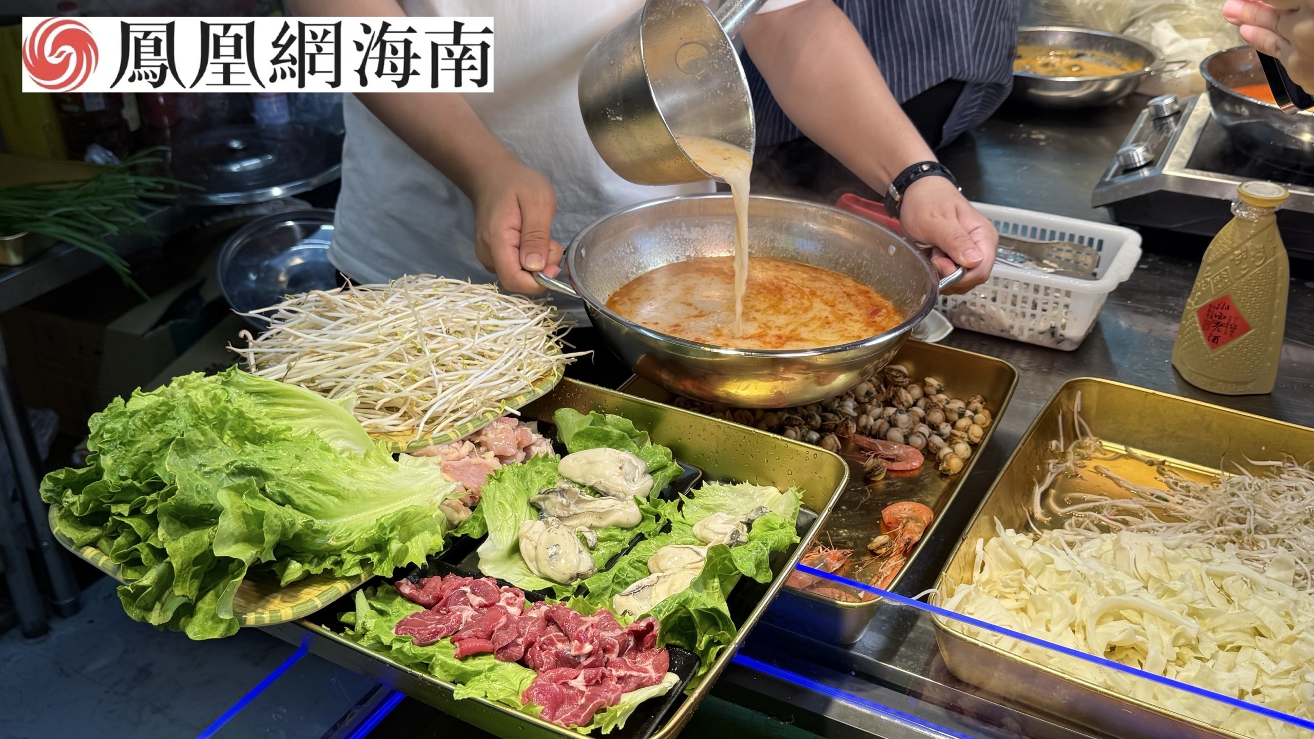 海口龙华区龙泉夜市小吃美食荟萃 打造夜间消费新地标