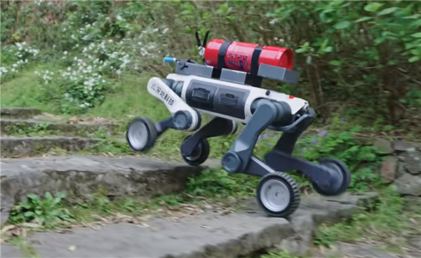 云深处山猫M20中型轮足机器人发布:能爬能滚