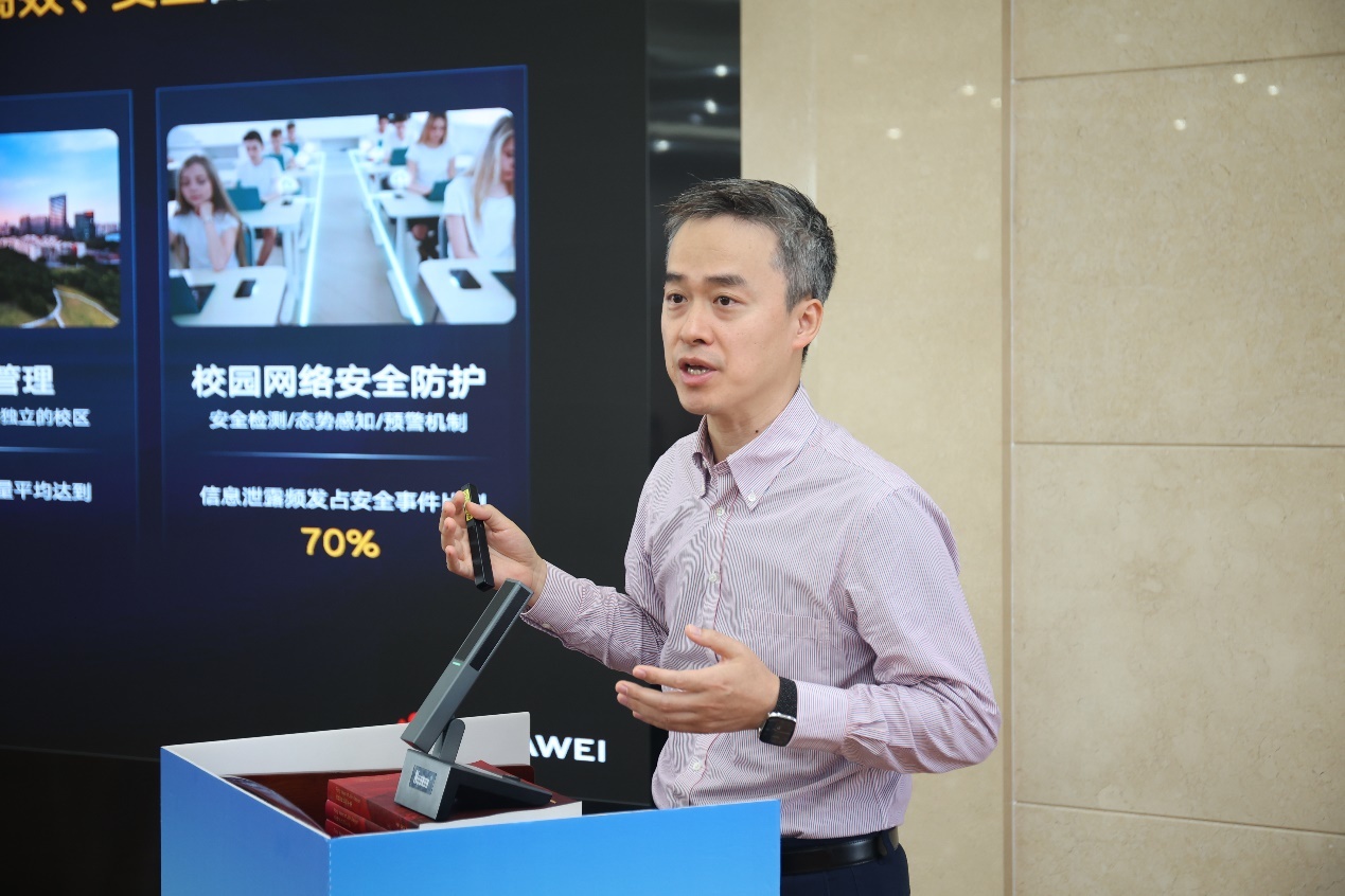 华为中国政企数据通信解决方案专家侯立华