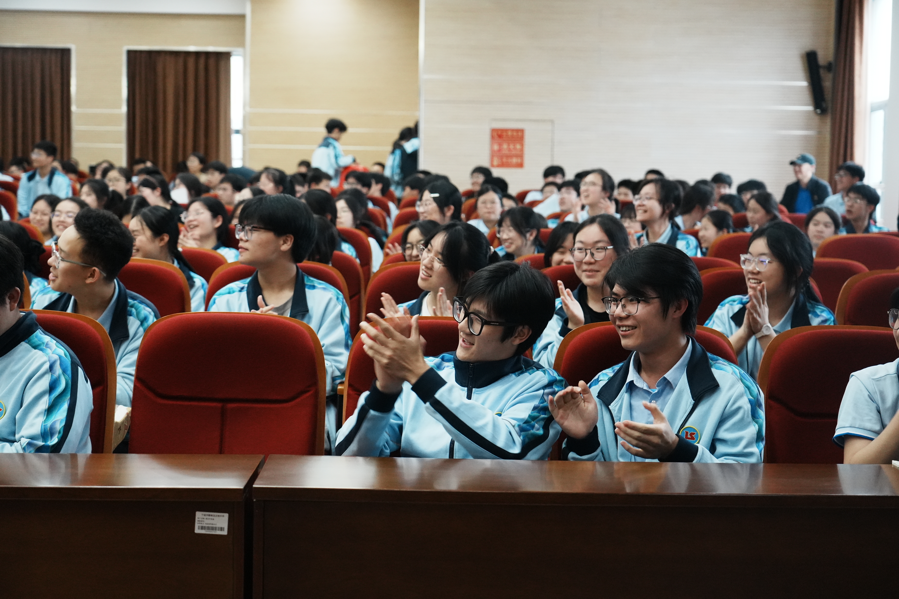 “阿拉正始” 说唱大赛：宁波话里的校友传奇