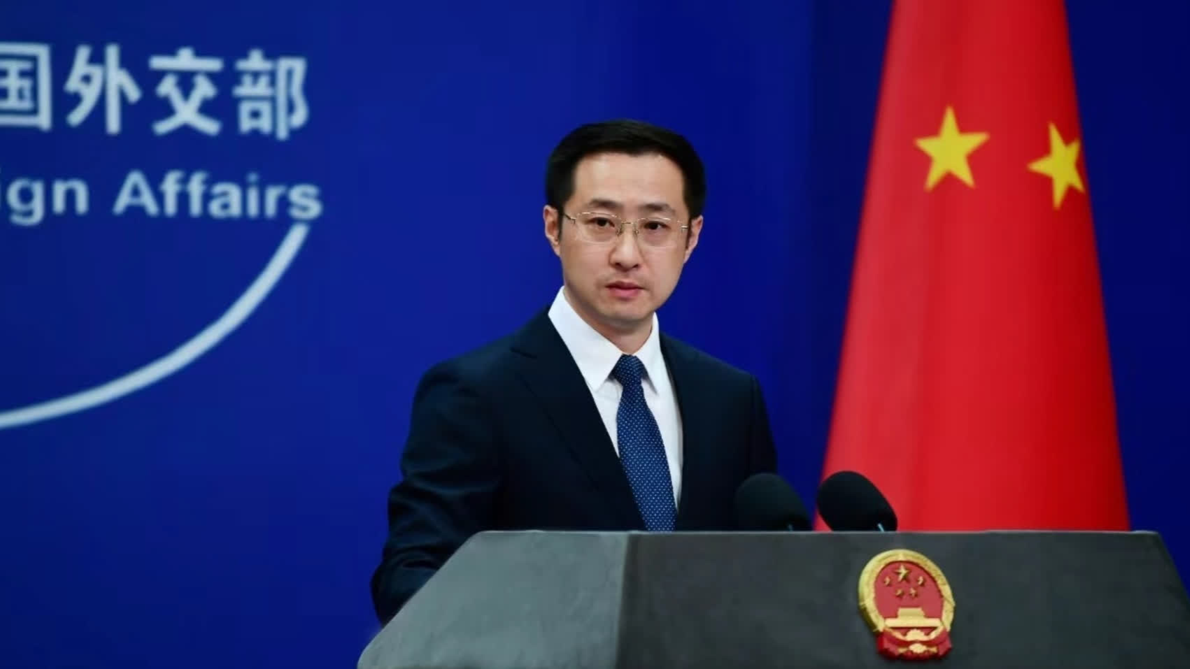 中国外交部点名批评菲美 吁停止在南海拉帮结派