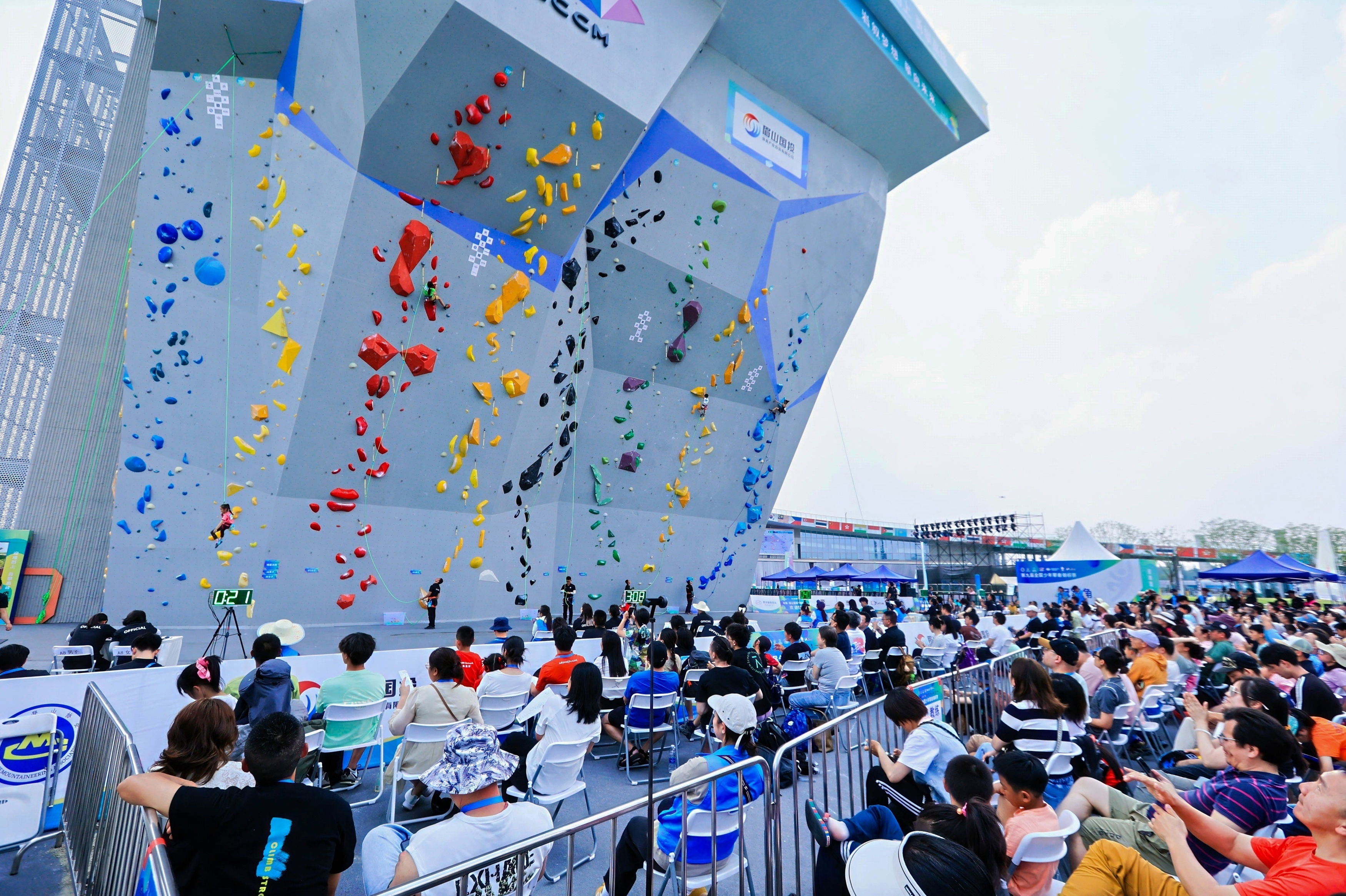 攀岩少年欢聚“五一”:第九届全国少年攀岩锦标赛在四川眉山成功举行