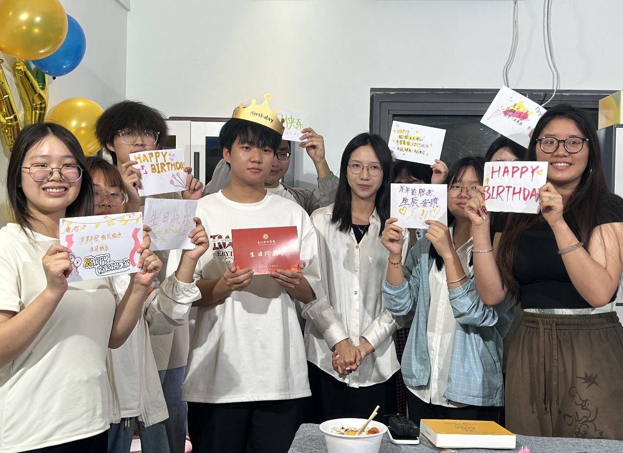 一碗长寿面里的“文脉密码”：长职以中国式生日礼润泽学子心灵