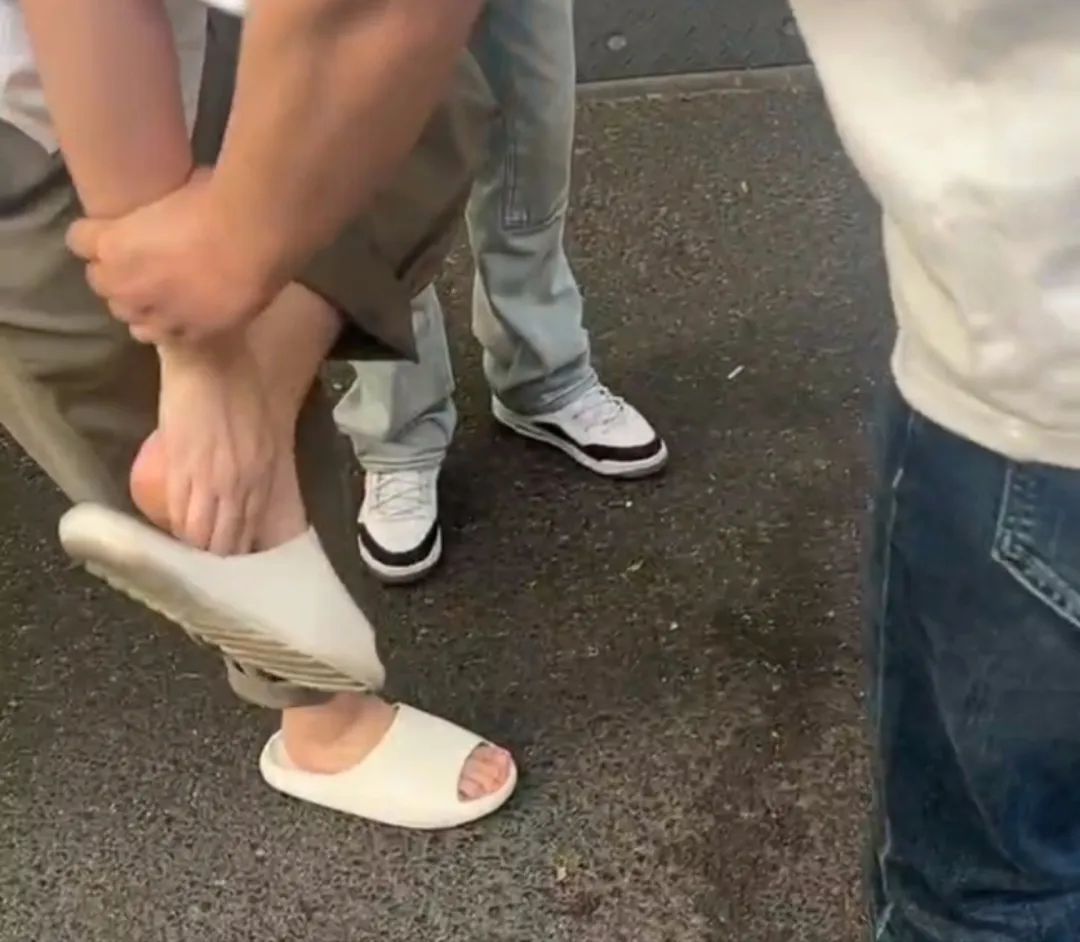 凤凰早报|贵州游船倾覆已致9死;特朗普称将对关税造成的影响负责