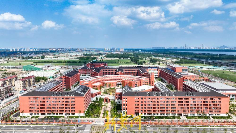 山东省实验中学鹊华校区竣工验收，今年9月1日投入使用