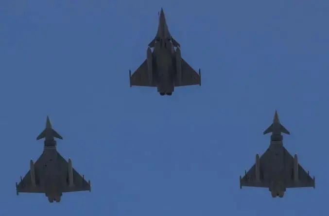 唐驳虎：全面解析歼10空战对手，法国阵风战机为何不堪一击？