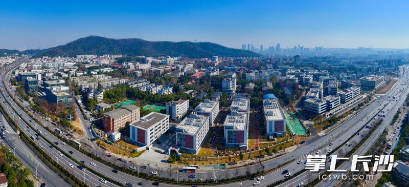 长沙科研实力在全球舞台上的显著跃升，彰显着这座青春之城蓬勃发展的创新活力与深厚潜力。长沙晚报全媒体记者 邹麟 摄