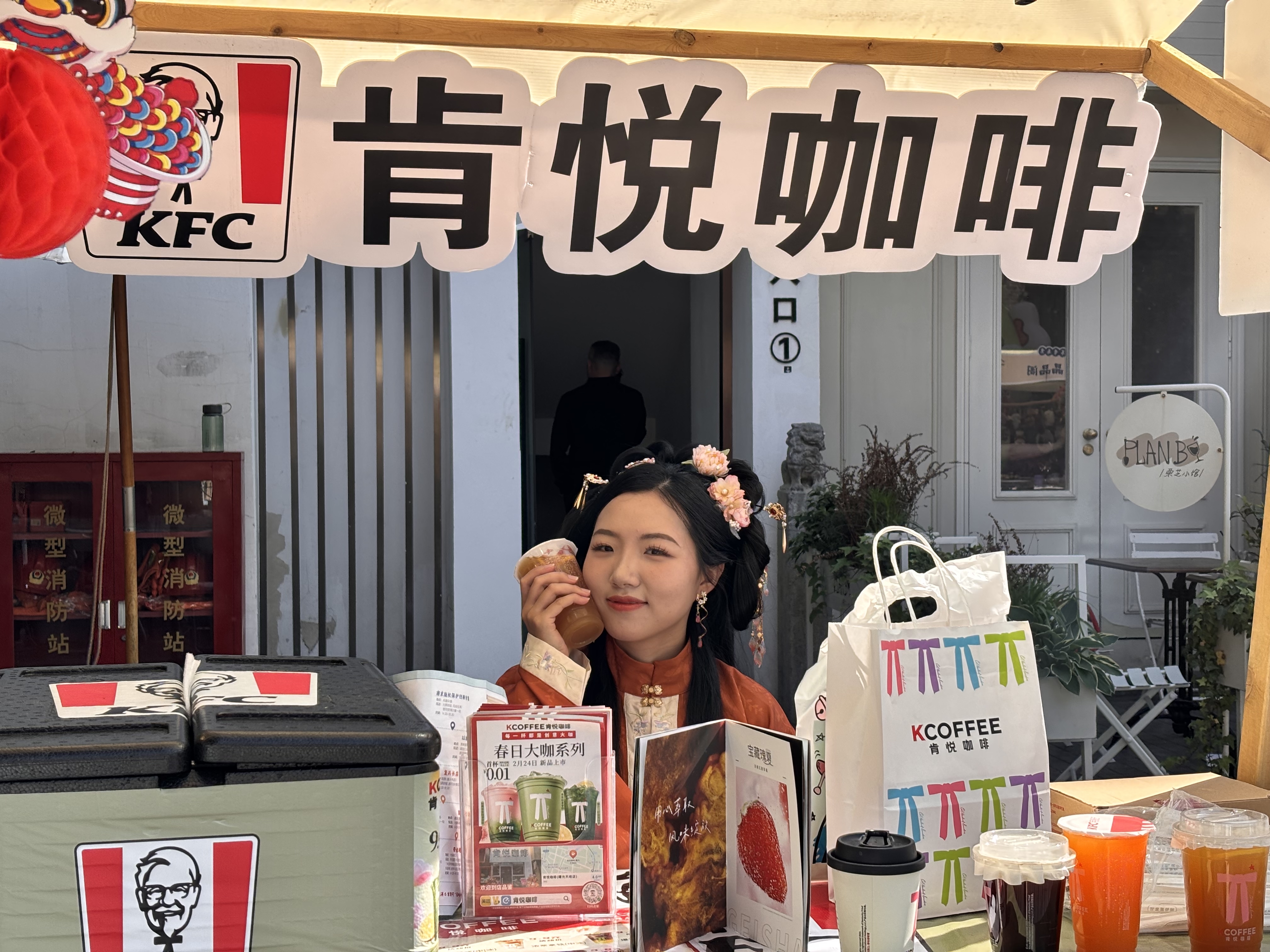 金陵旧书市集落幕：旧书逢新知 文脉续新章