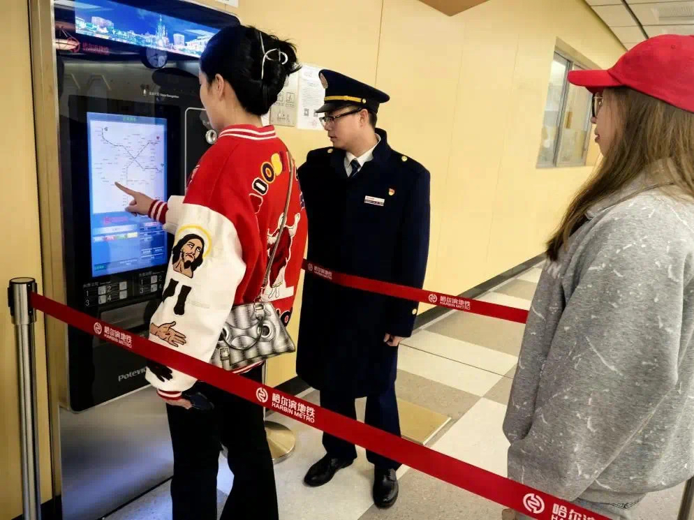 引导乘客购票