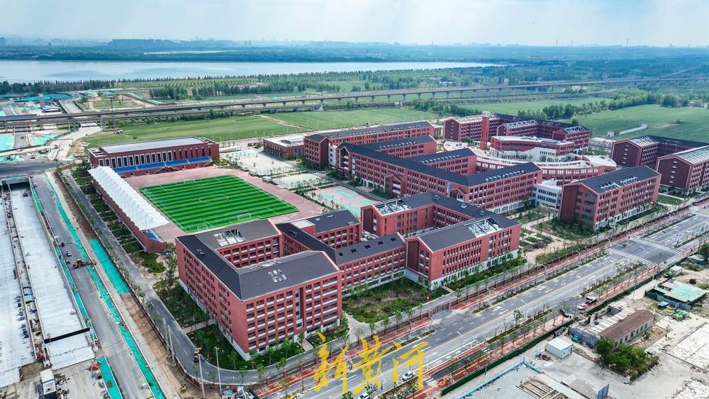山东省实验中学鹊华校区竣工验收，今年9月1日投入使用